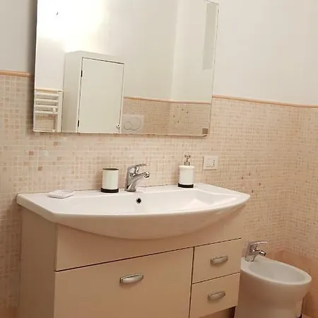 Sweet Living In Apartment Florence