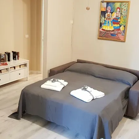 Sweet Living In Apartment Florence